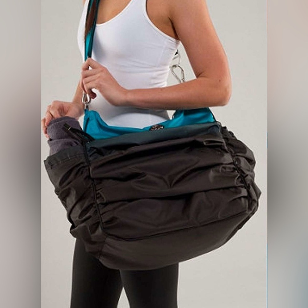 Lululemon Hot Yoga Hobo - Surge/Black